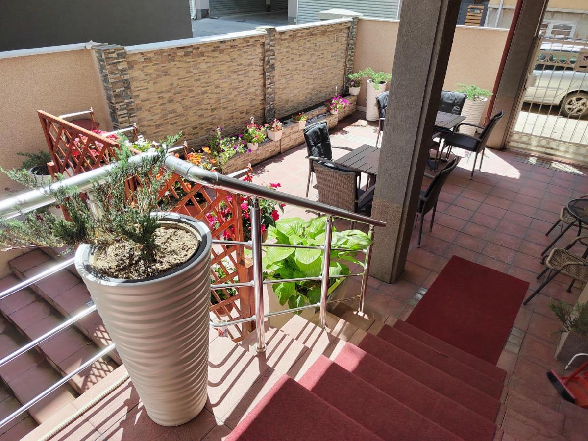 Bed And Breakfast Majesty Nis Bagian luar foto