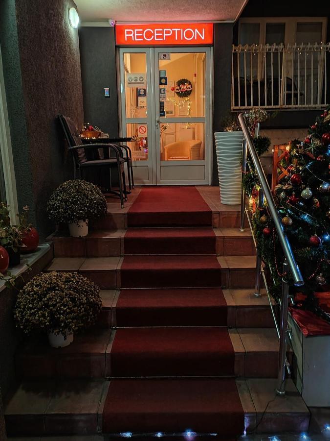 Bed And Breakfast Majesty Nis Bagian luar foto