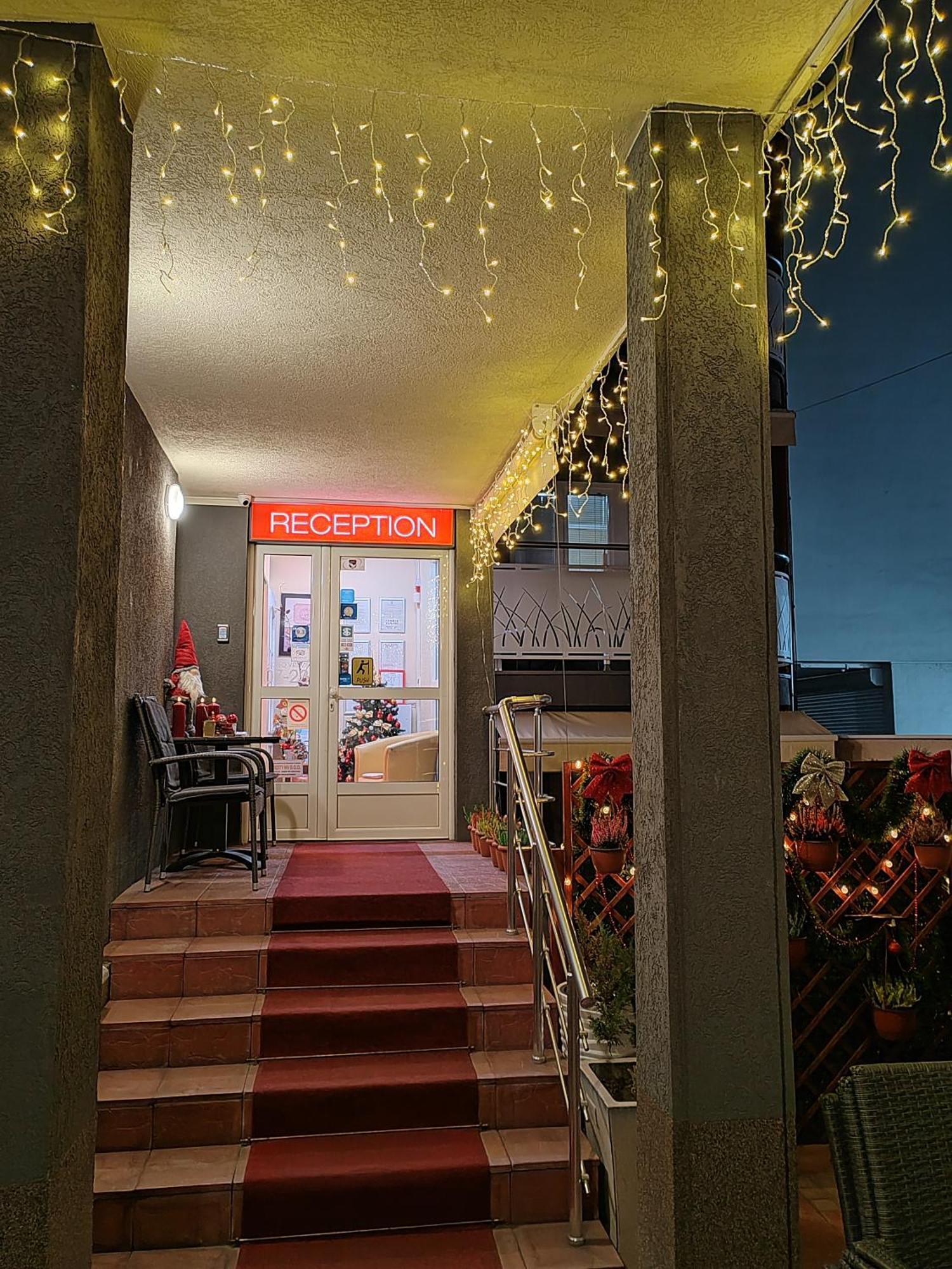 Bed And Breakfast Majesty Nis Bagian luar foto