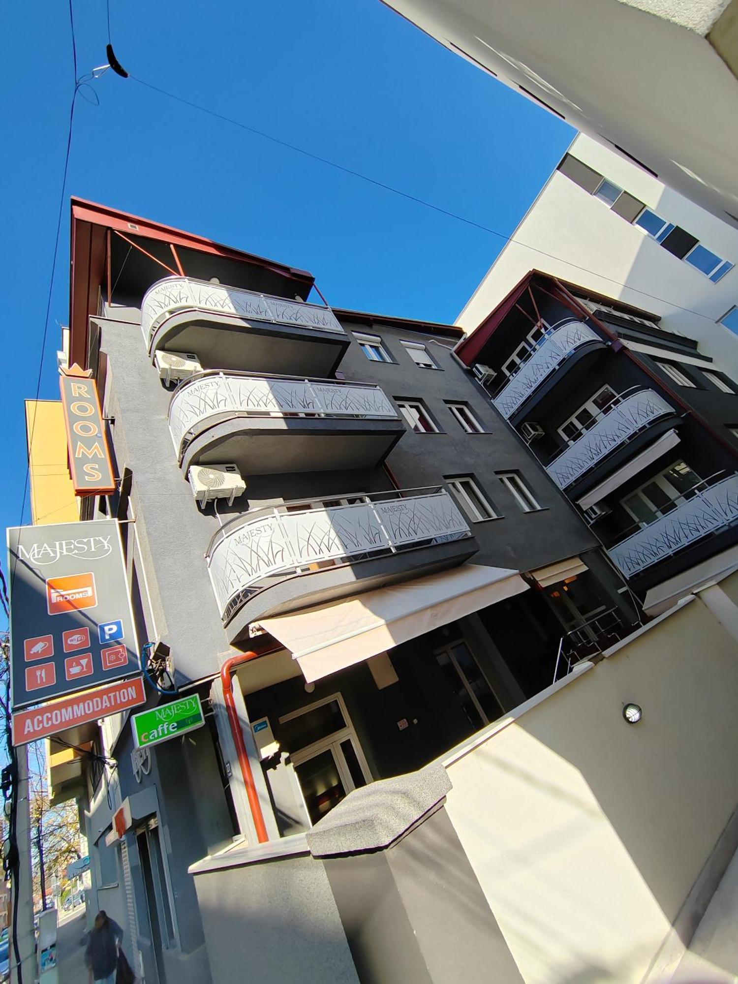 Bed And Breakfast Majesty Nis Bagian luar foto