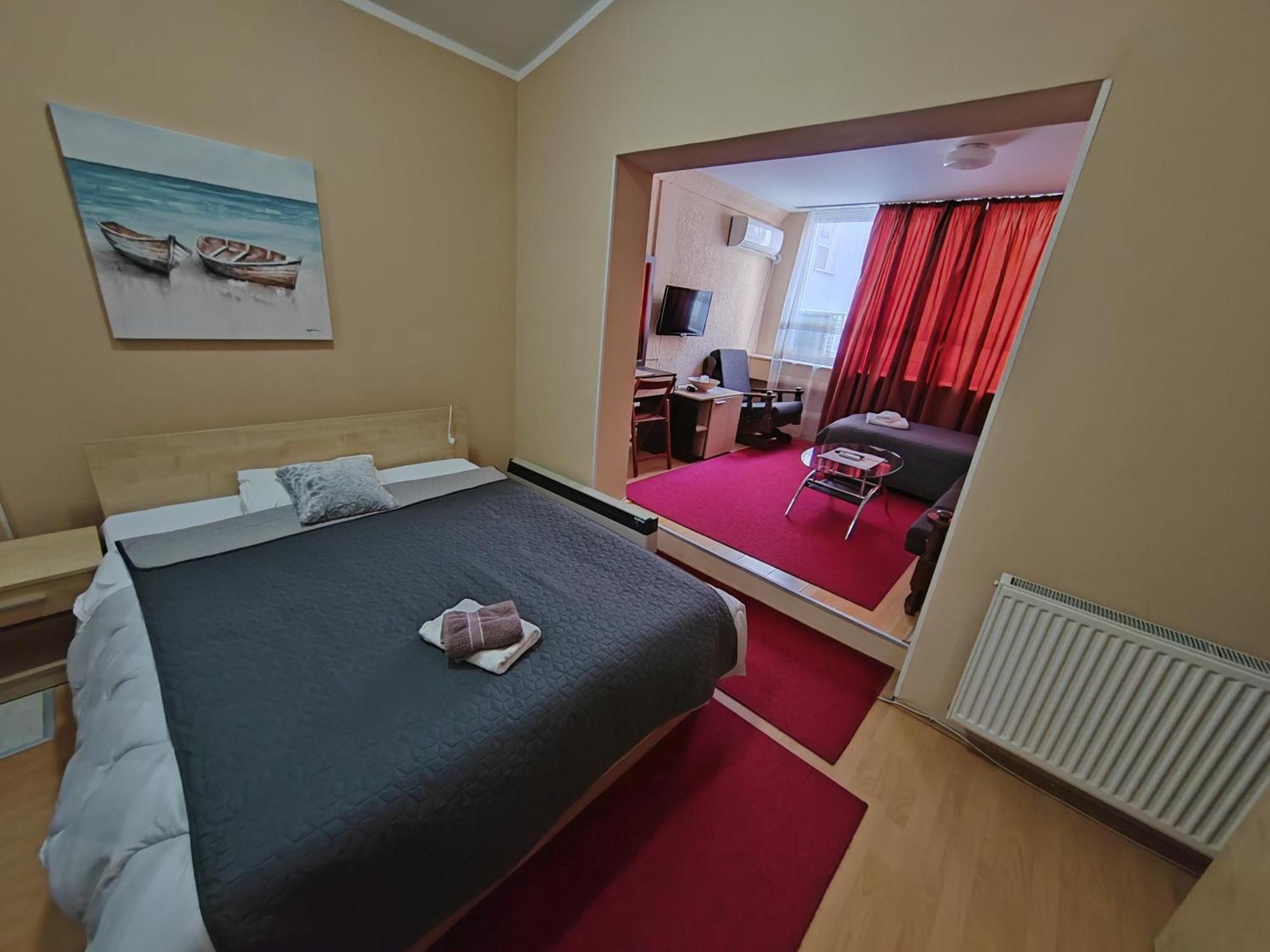 Bed And Breakfast Majesty Nis Bagian luar foto