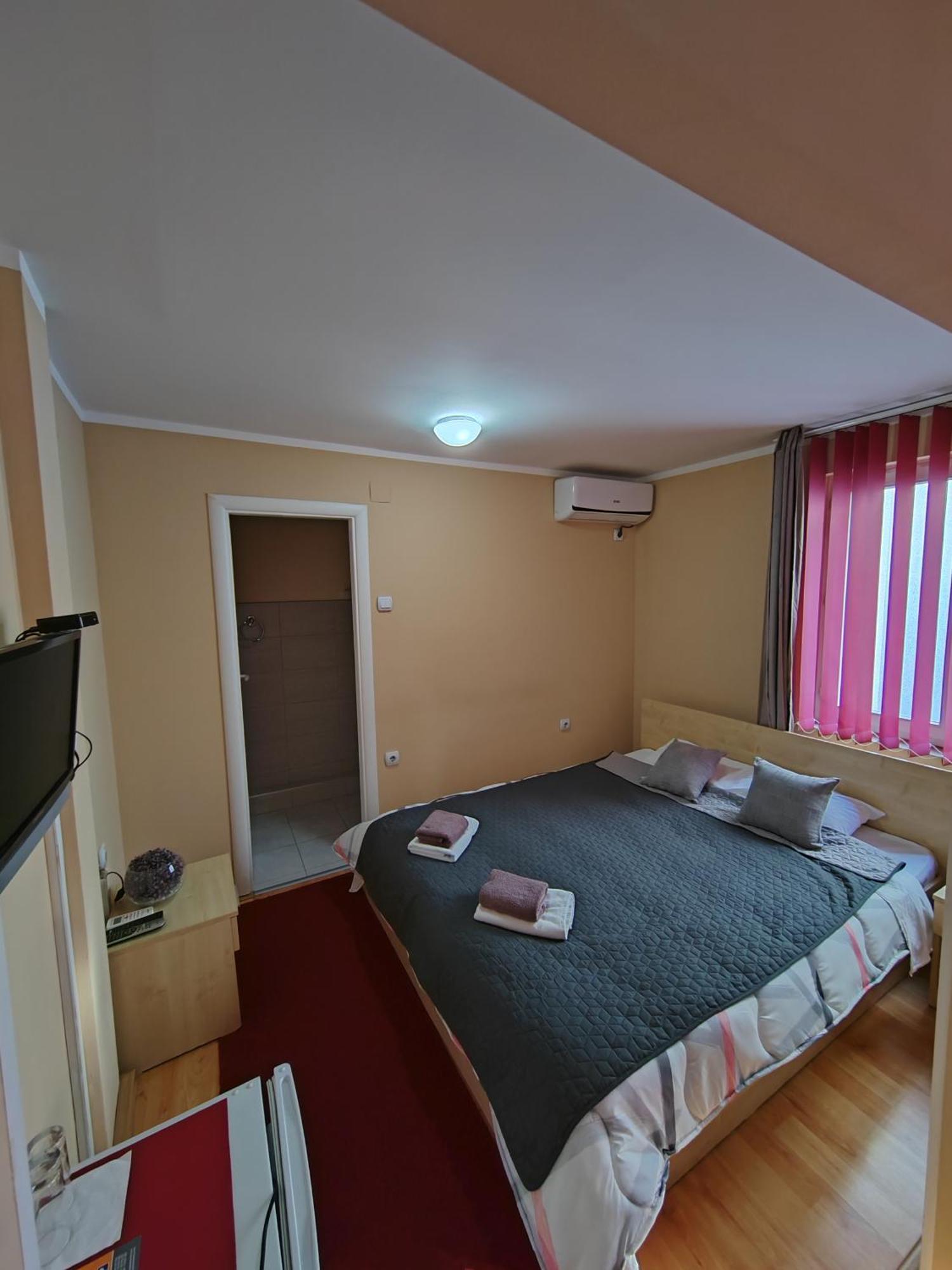 Bed And Breakfast Majesty Nis Bagian luar foto