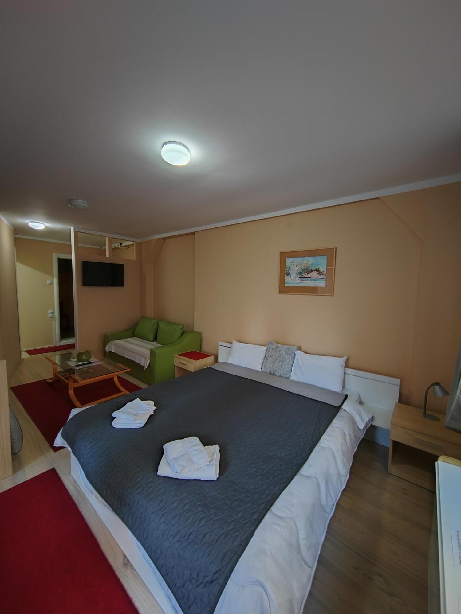 Bed And Breakfast Majesty Nis Bagian luar foto