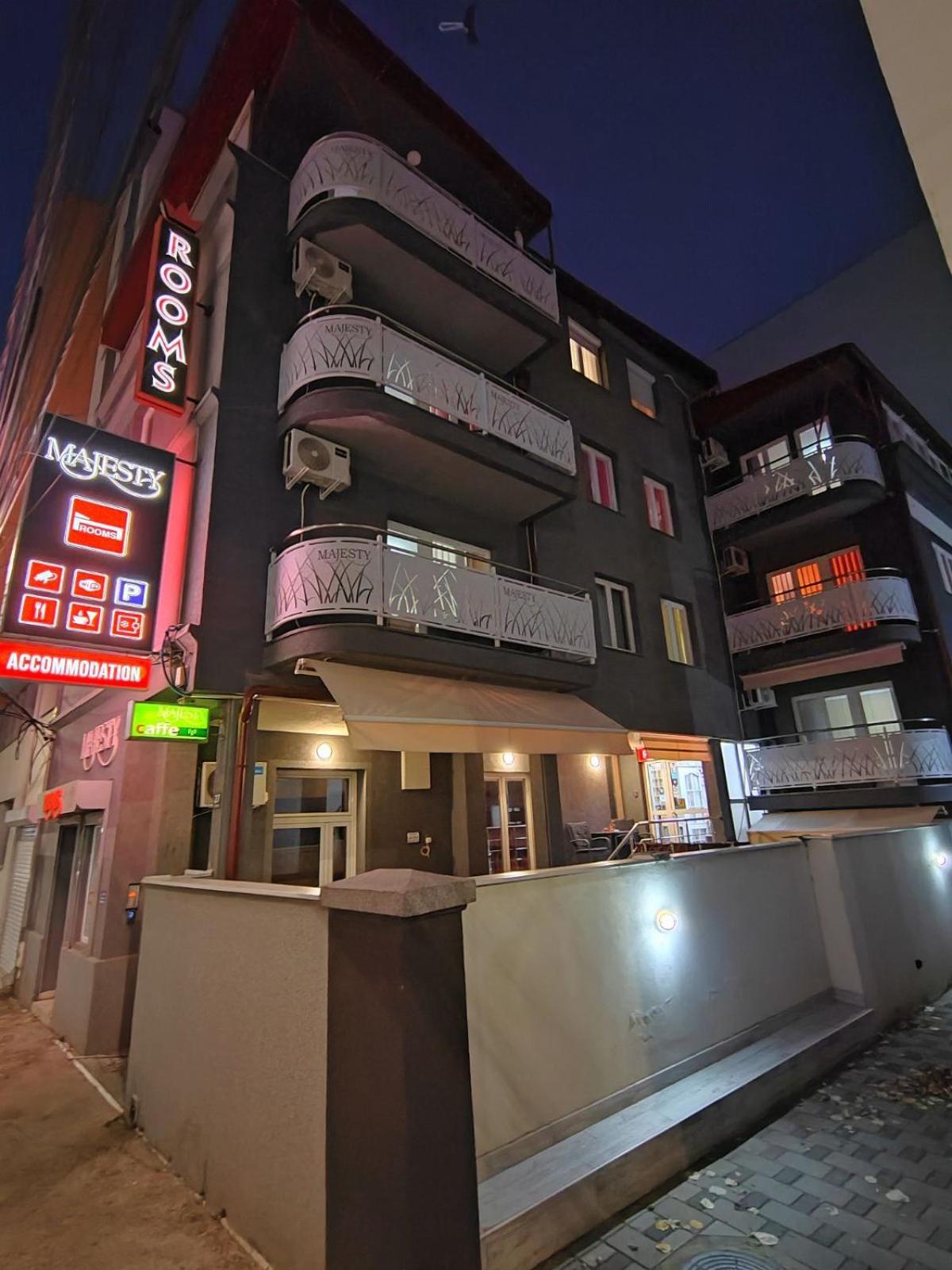 Bed And Breakfast Majesty Nis Bagian luar foto