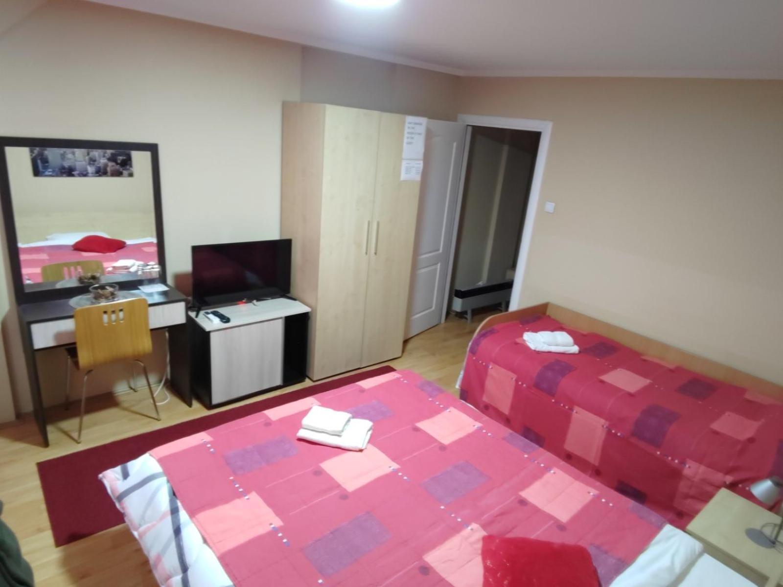 Bed And Breakfast Majesty Nis Ruang foto