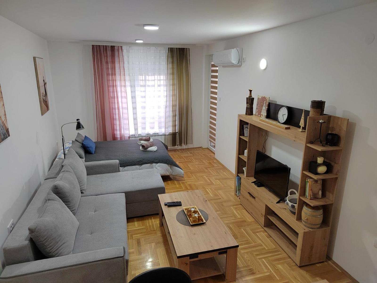 Bed And Breakfast Majesty Nis Ruang foto