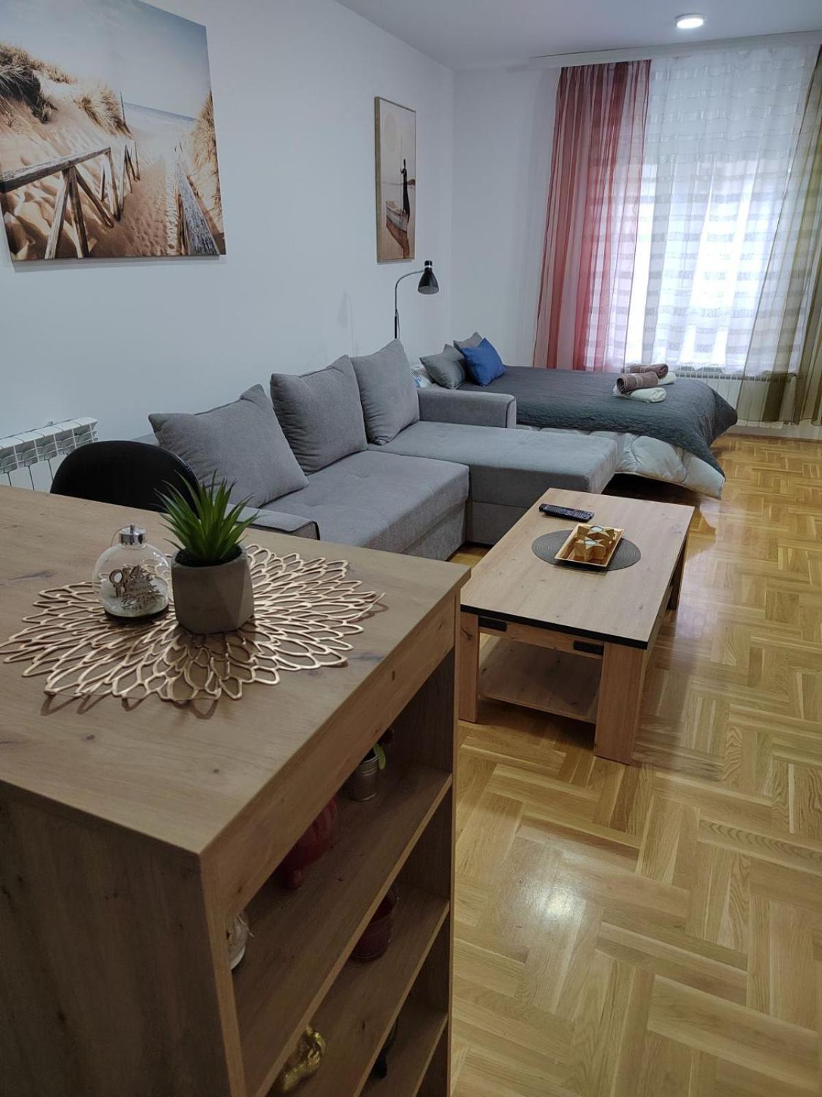 Bed And Breakfast Majesty Nis Ruang foto