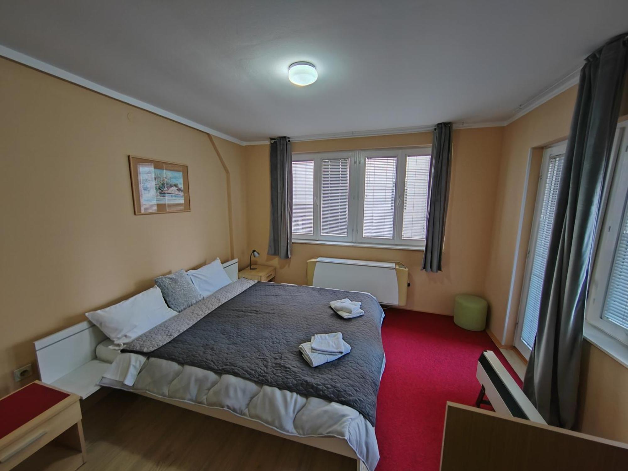 Bed And Breakfast Majesty Nis Ruang foto