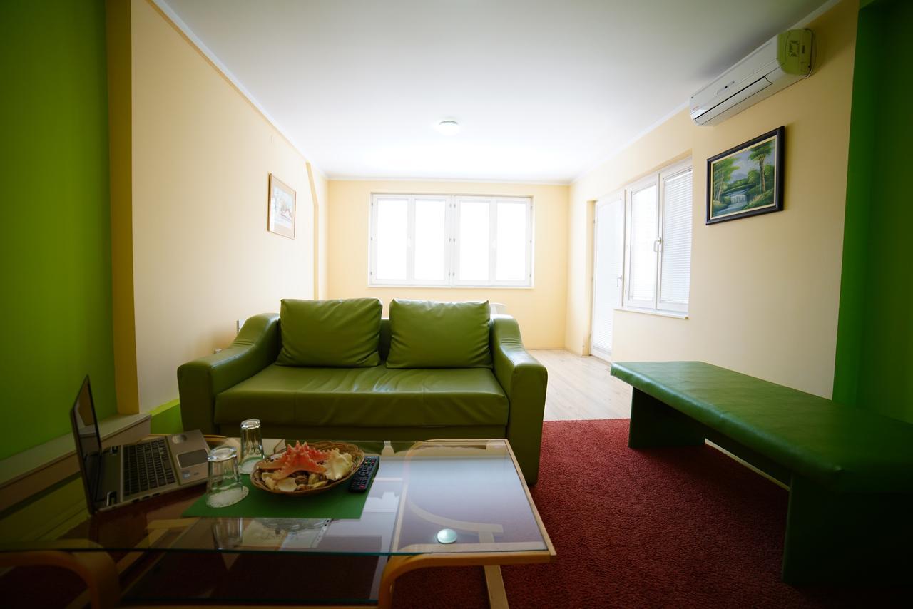 Bed And Breakfast Majesty Nis Bagian luar foto
