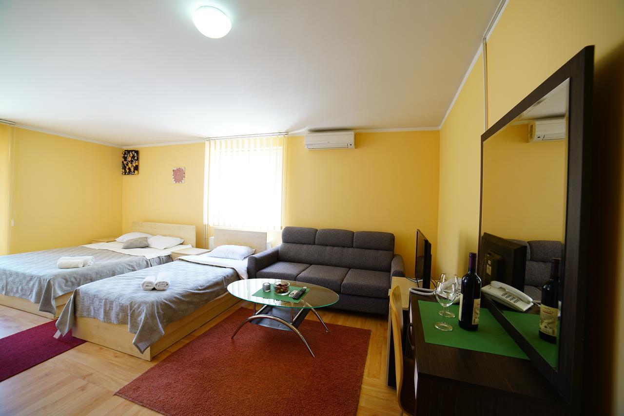 Bed And Breakfast Majesty Nis Bagian luar foto