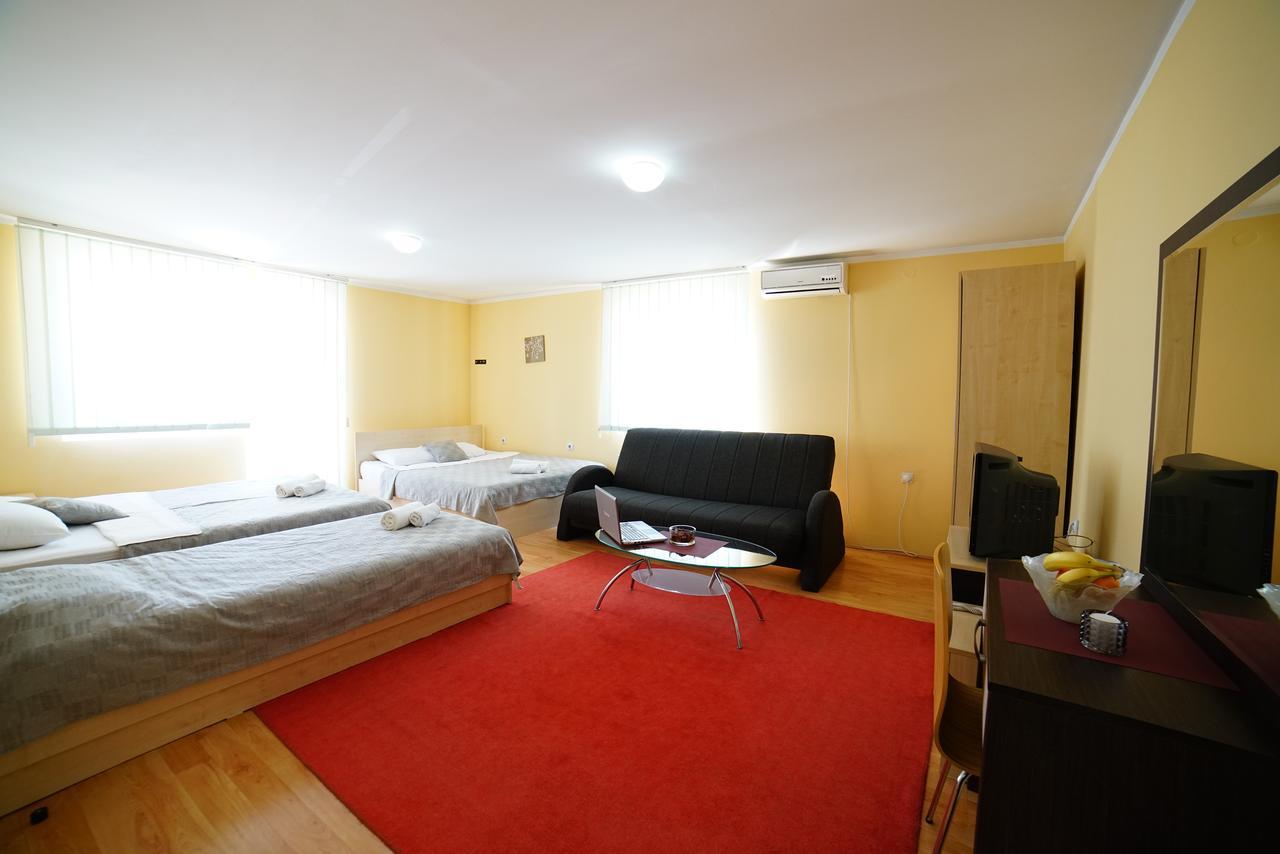 Bed And Breakfast Majesty Nis Bagian luar foto
