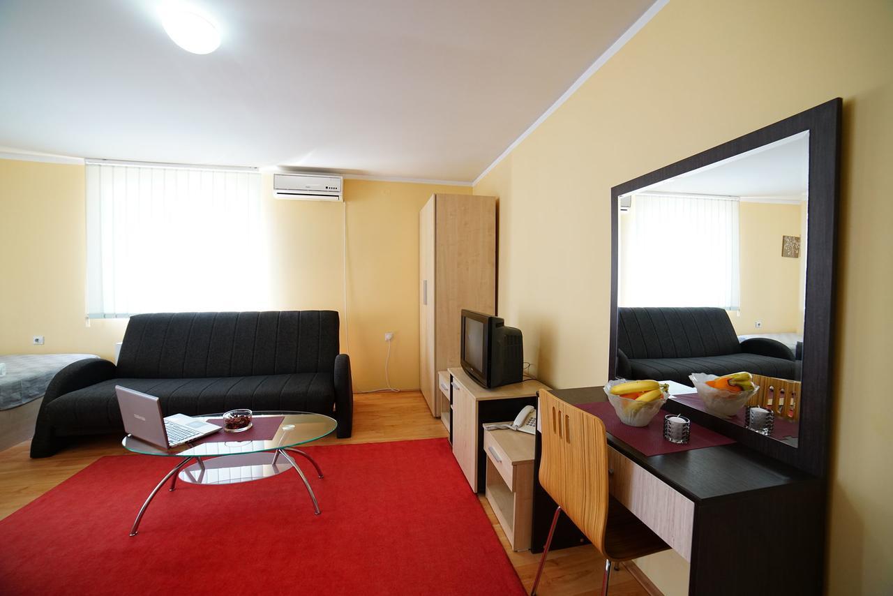 Bed And Breakfast Majesty Nis Bagian luar foto