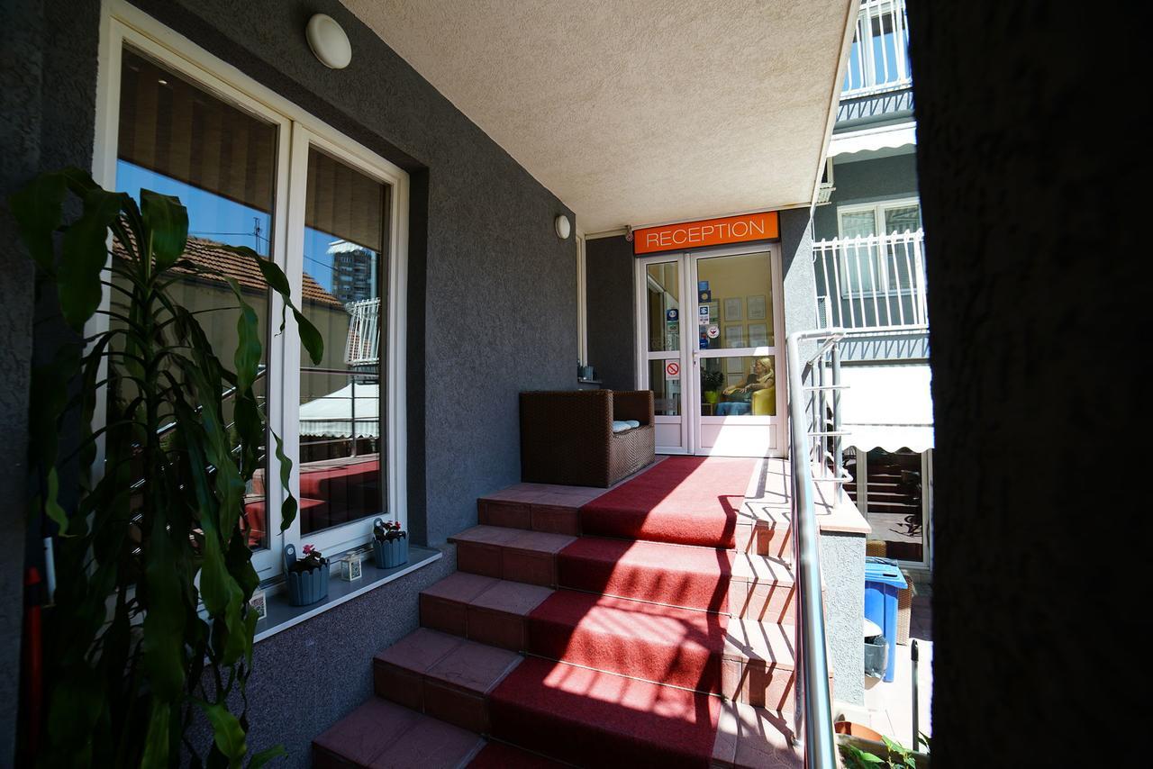 Bed And Breakfast Majesty Nis Bagian luar foto